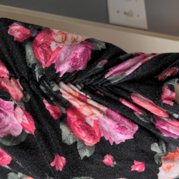 Three Seasons Maternity gathered Top - Picture 7 of 8